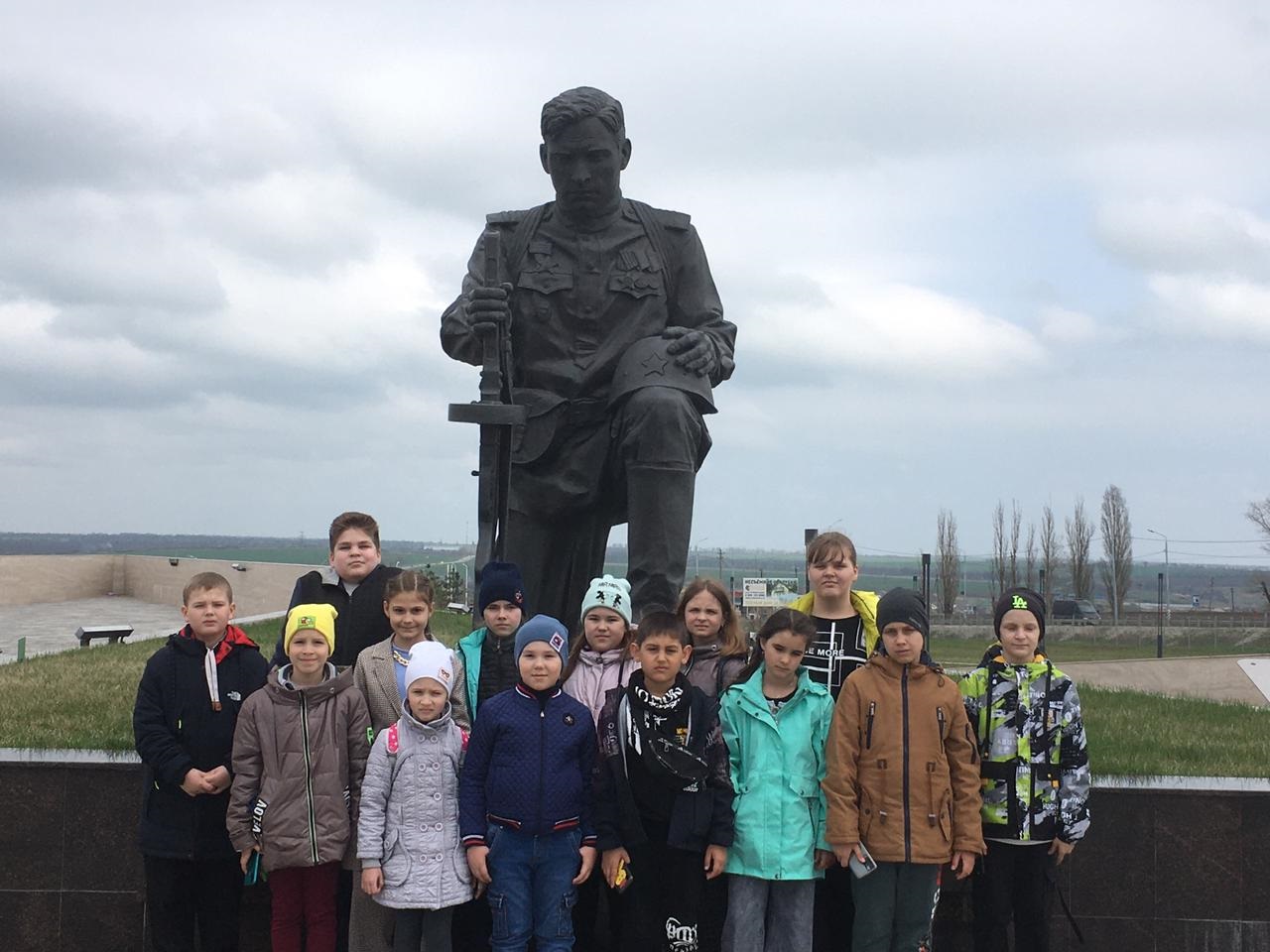 Усть-Донецкий школьники посетили военно-исторический музейный комплекс «Самбекские высоты»